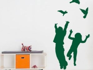 Παιδάκια με πουλιά Παιδικά Αυτοκόλλητα τοίχου 41 x 91 εκ.